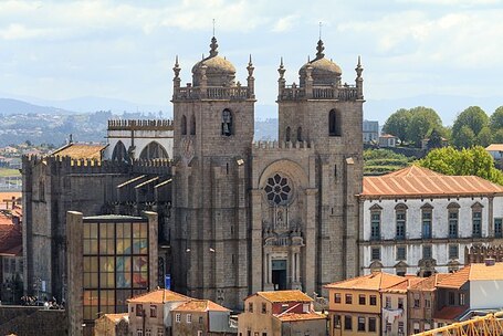 10 lugares gratis que visitar en oporto - catedral de oporto